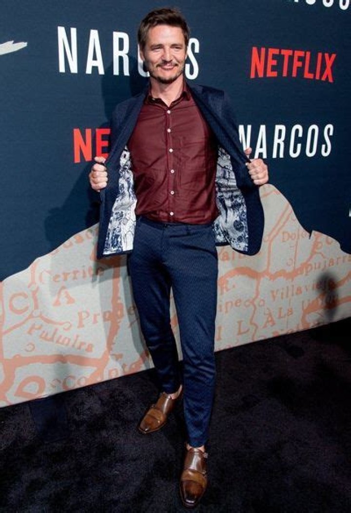 Pedro Pascal Height, Weight, Body Measurements, Shoe Size